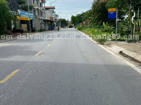 Bán đất Phụng Châu nằm trong khu dân cư đông đúc Hướng Đông Nam