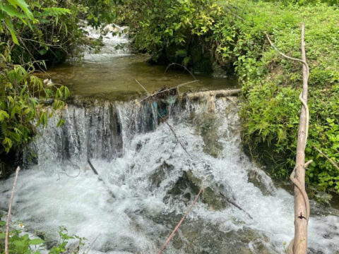 Bán đất Tân Lạc Hòa Bình – Lô góc 1300m², view suối uốn lượn, tiện làm nhà nghỉ dưỡng